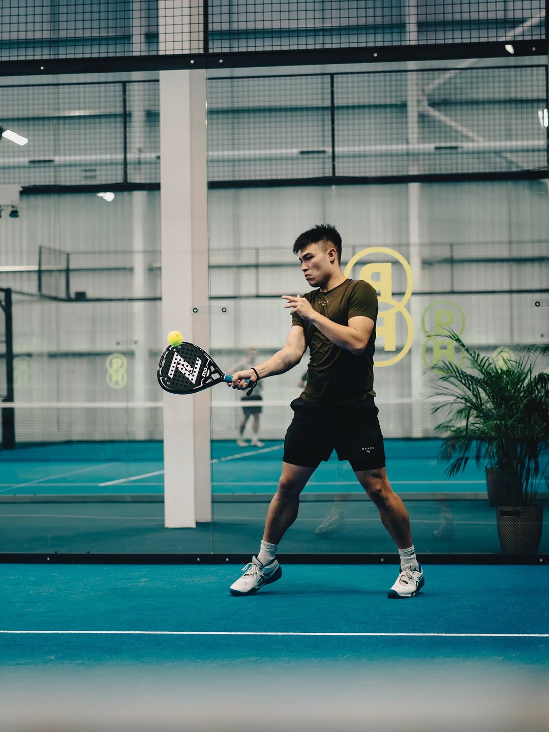 are padel balls the same as tennis balls?